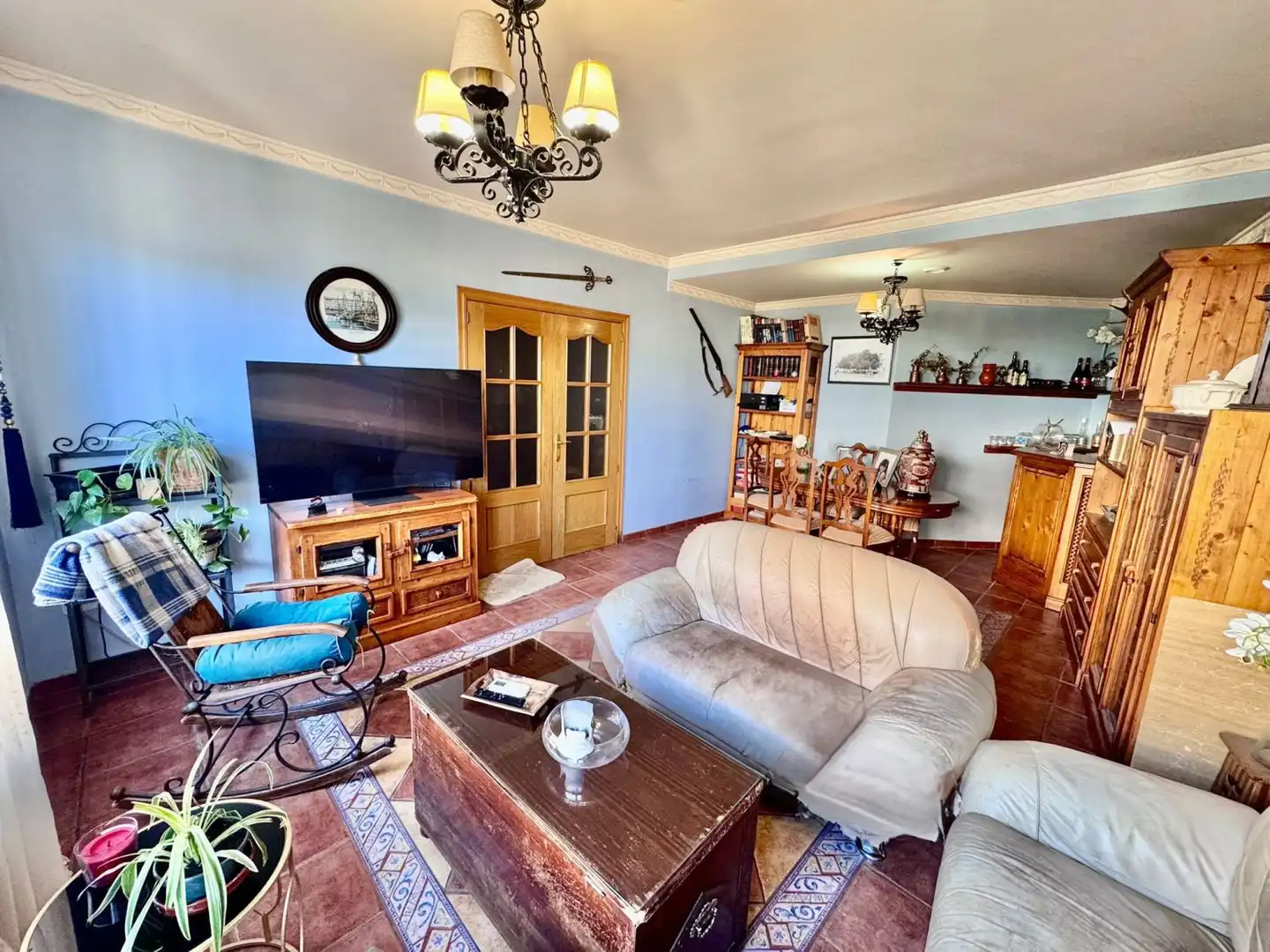 Living room of Detached homes for sale in Valdepeñas  with Air Conditioner and Heating