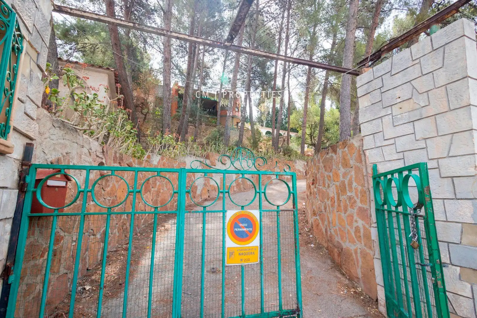 Vista exterior de Casa o chalet en venta en Náquera con Aire acondicionado, Terraza y Piscina