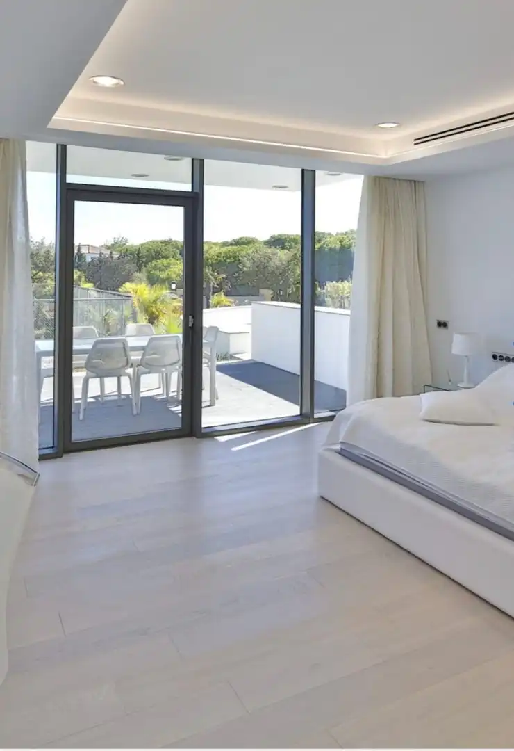 Bedroom of Houses for sale in Sotogrande  with Air Conditioner, Heating and Private garden