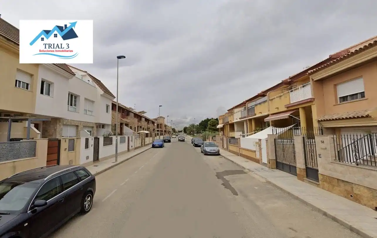Vista exterior de Casa adosada en venta en San Pedro del Pinatar con Terraza y Balcón
