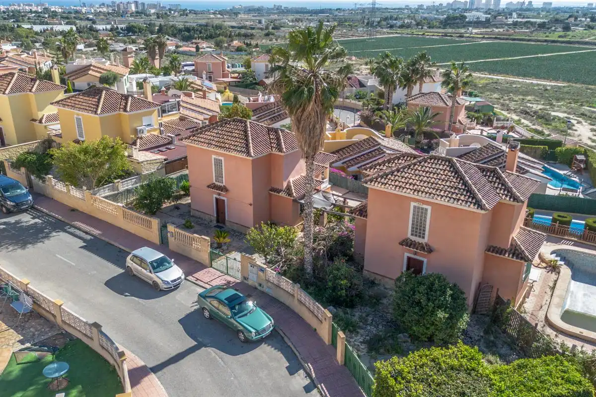 Casa o chalet en venta en Carrer de ľEspígol, Bonalba - Cotoveta