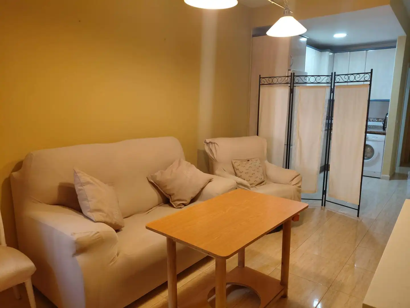 Sala de estar de Piso de alquiler en Camas con Aire acondicionado y Amueblado