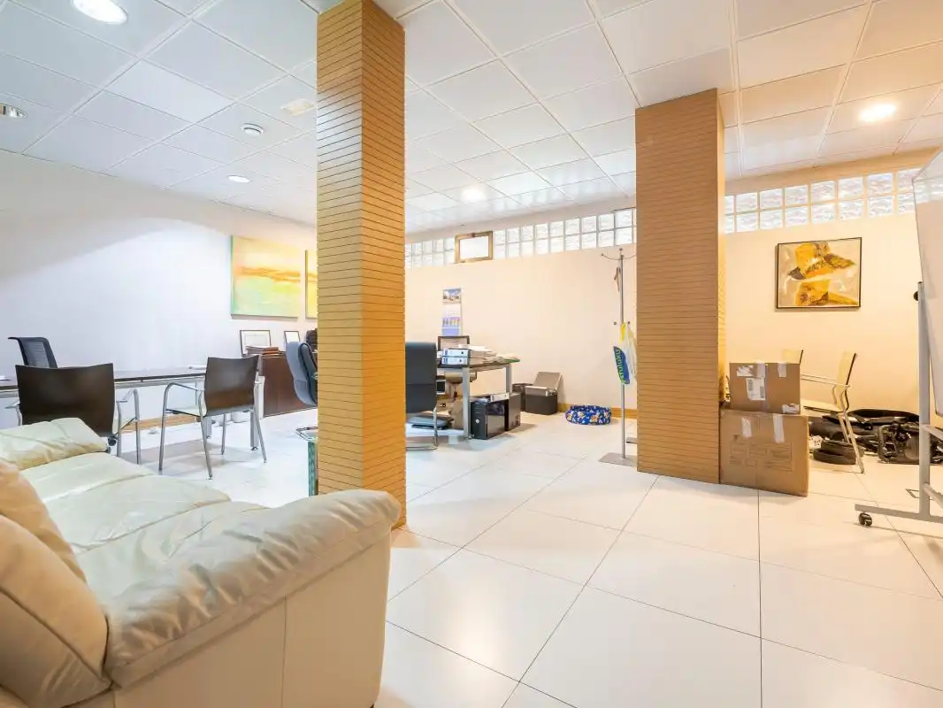 Commercial properties for rent in Pozuelo de Alarcón  with Air Conditioner and Heating