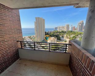 Vista exterior de Pis en venda en Benidorm amb Jardí privat, Parquet i Terrassa