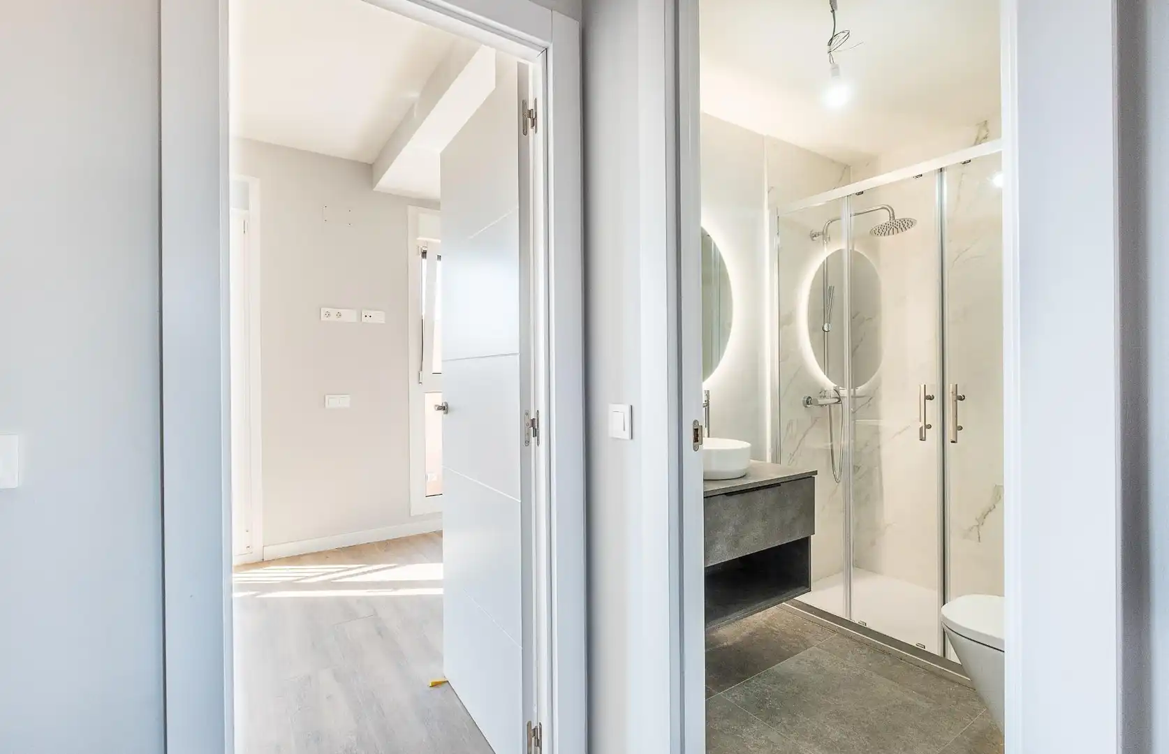 Badezimmer von Dachboden zum Verkauf in Madrid mit Klimaanlage, Heizung und Privatgarten