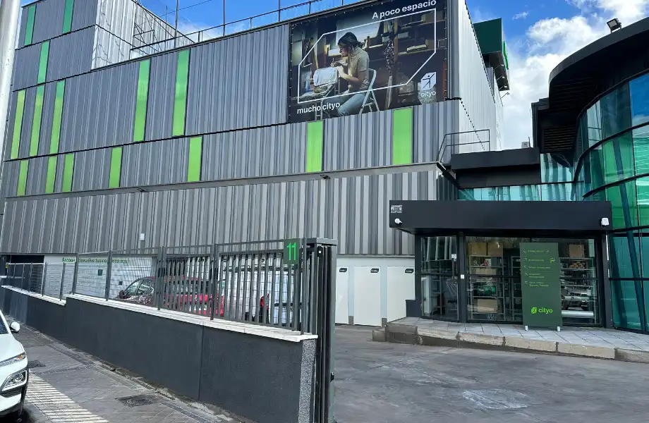 Vista exterior de Traster de lloguer en Madrid amb Alarma