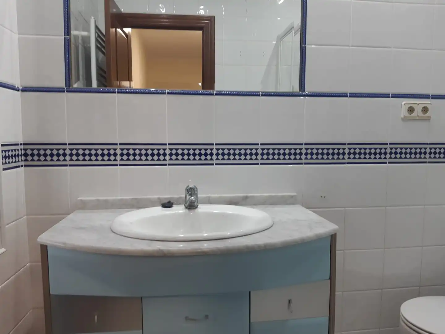 Bathroom of Flat for rent in Salamanca  with Heating, Parquet flooring and Furnished