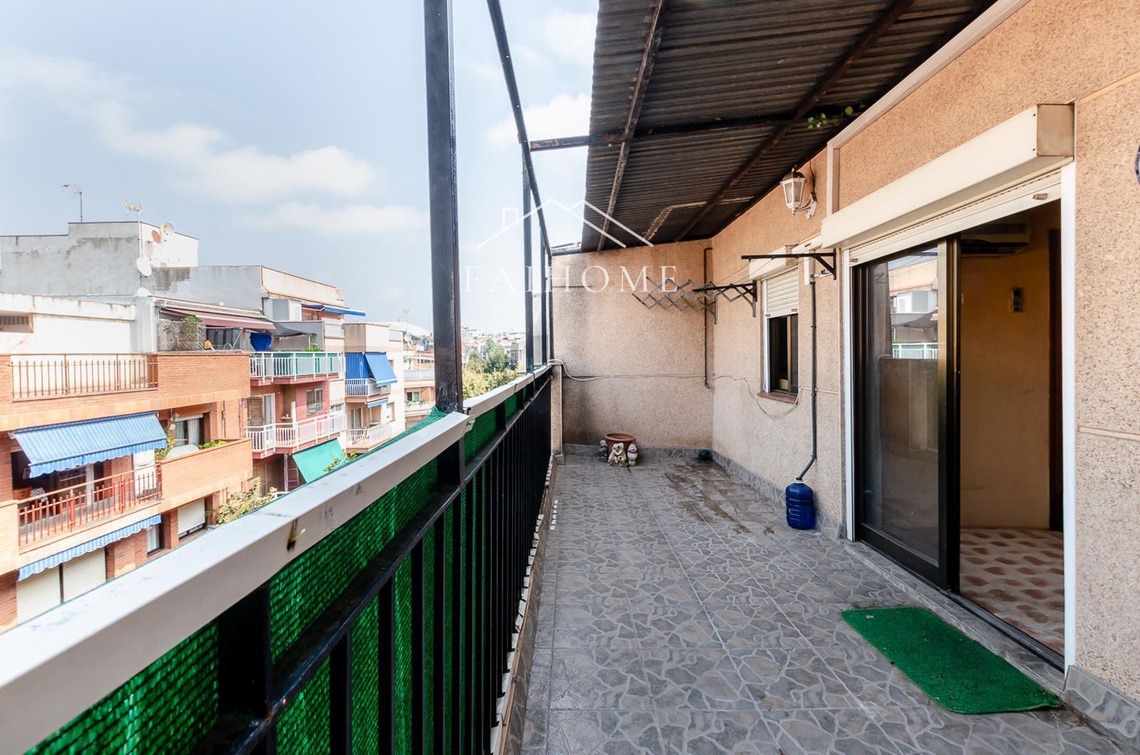 Balcony of Attic for sale in Santa Coloma de Gramenet  with Air Conditioner, Heating and Parquet flooring