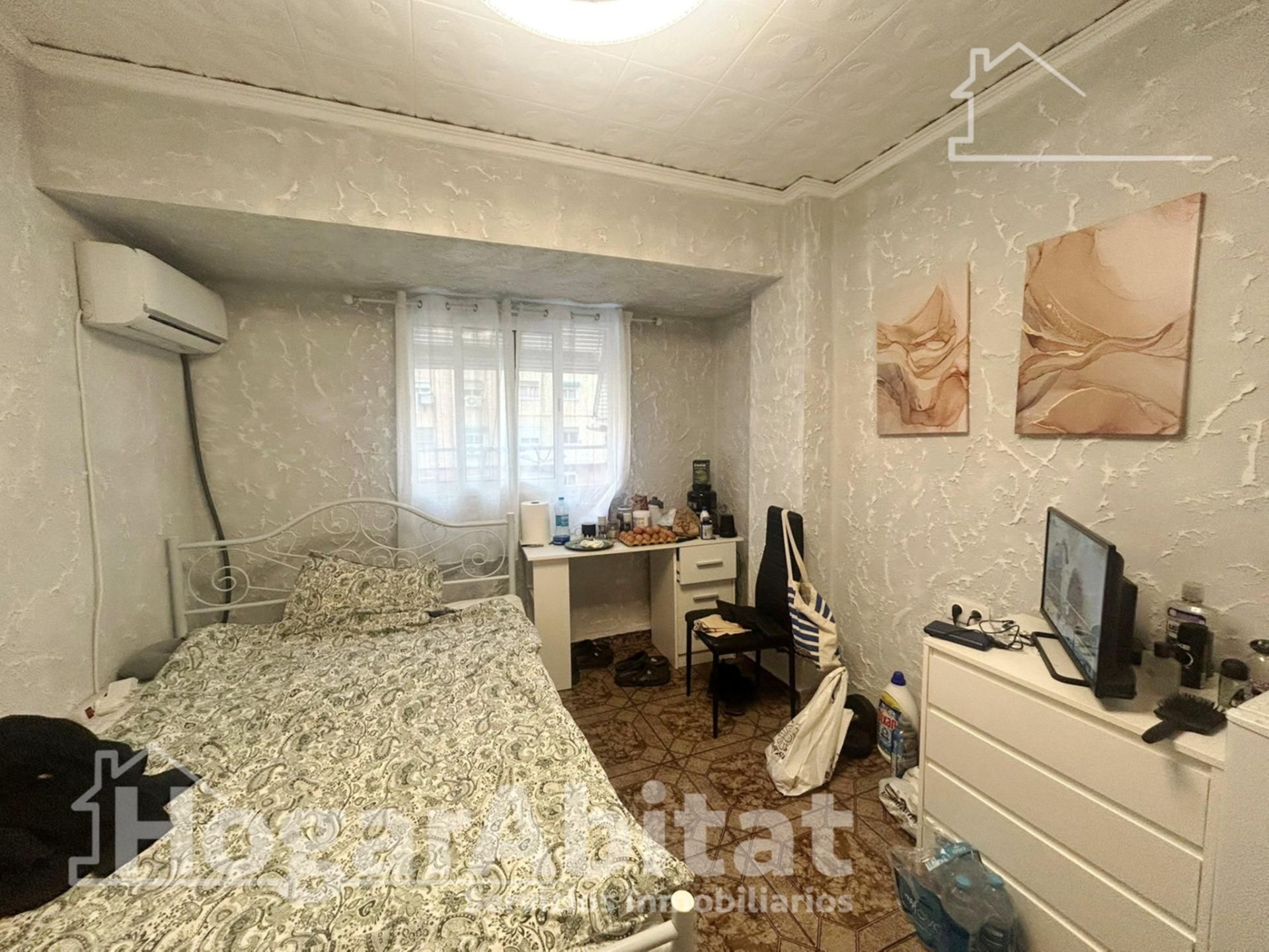 Bedroom of Flat for sale in  Valencia Capital  with Air Conditioner