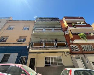 Vista exterior de Edifici en venda en Badalona