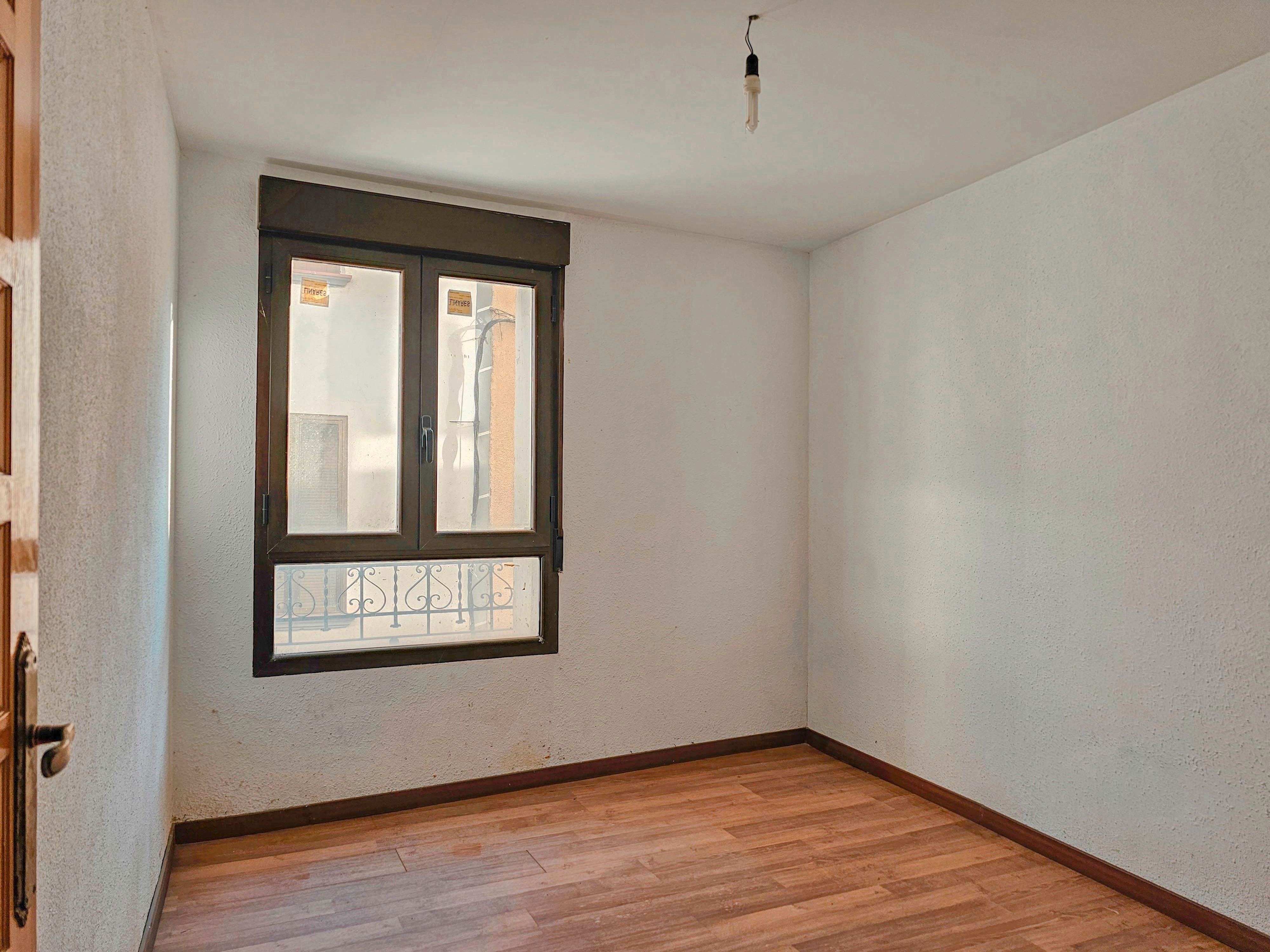 Bedroom of Flat for sale in Terrer  with Parquet flooring and Washing machine