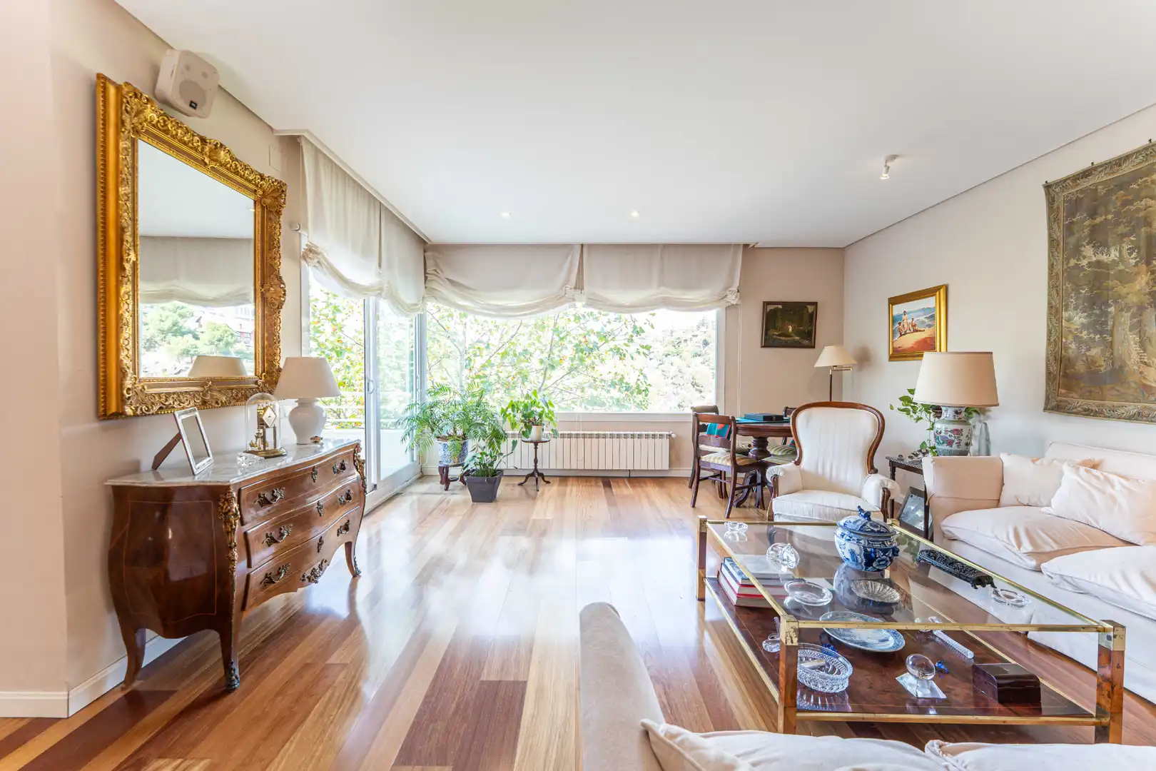 Sala d'estar de Casa o xalet en venda en Torrelodones amb Calefacció, Jardí privat i Parquet