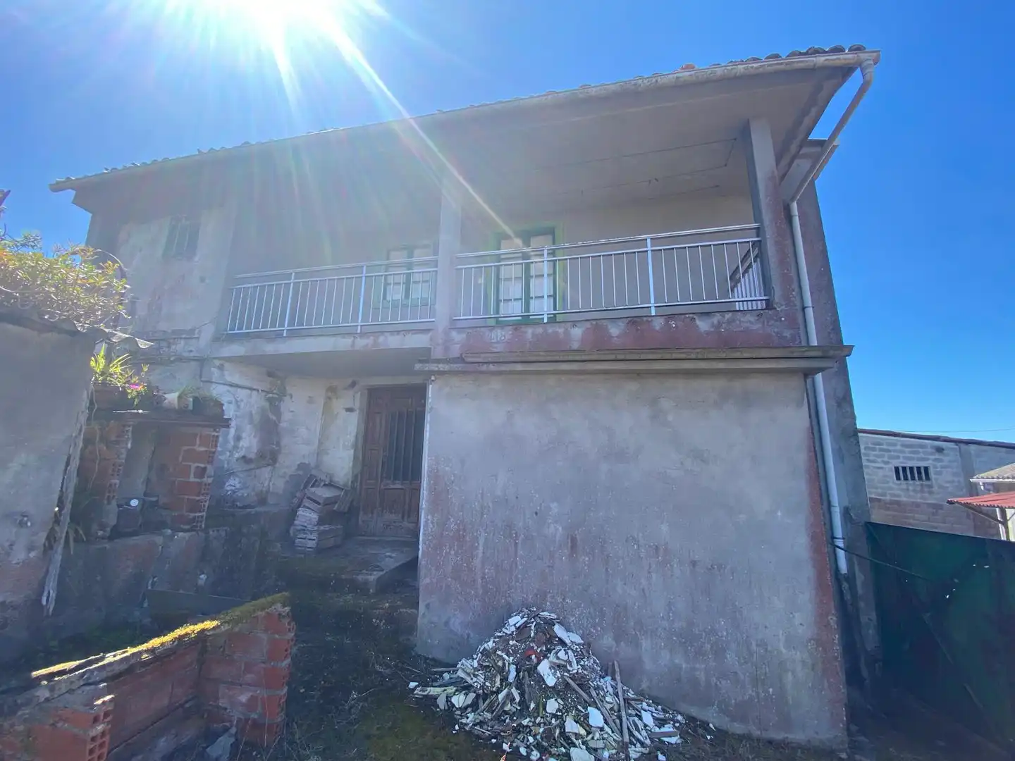 Vista exterior de Casa adosada en venta en Paderne con Jardín privado, Terraza y Trastero