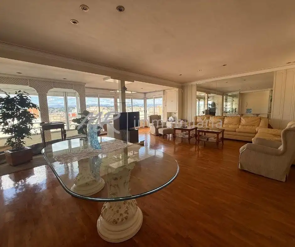 Sala de estar de Piso en venta en Granollers con Calefacción, Trastero y Amueblado