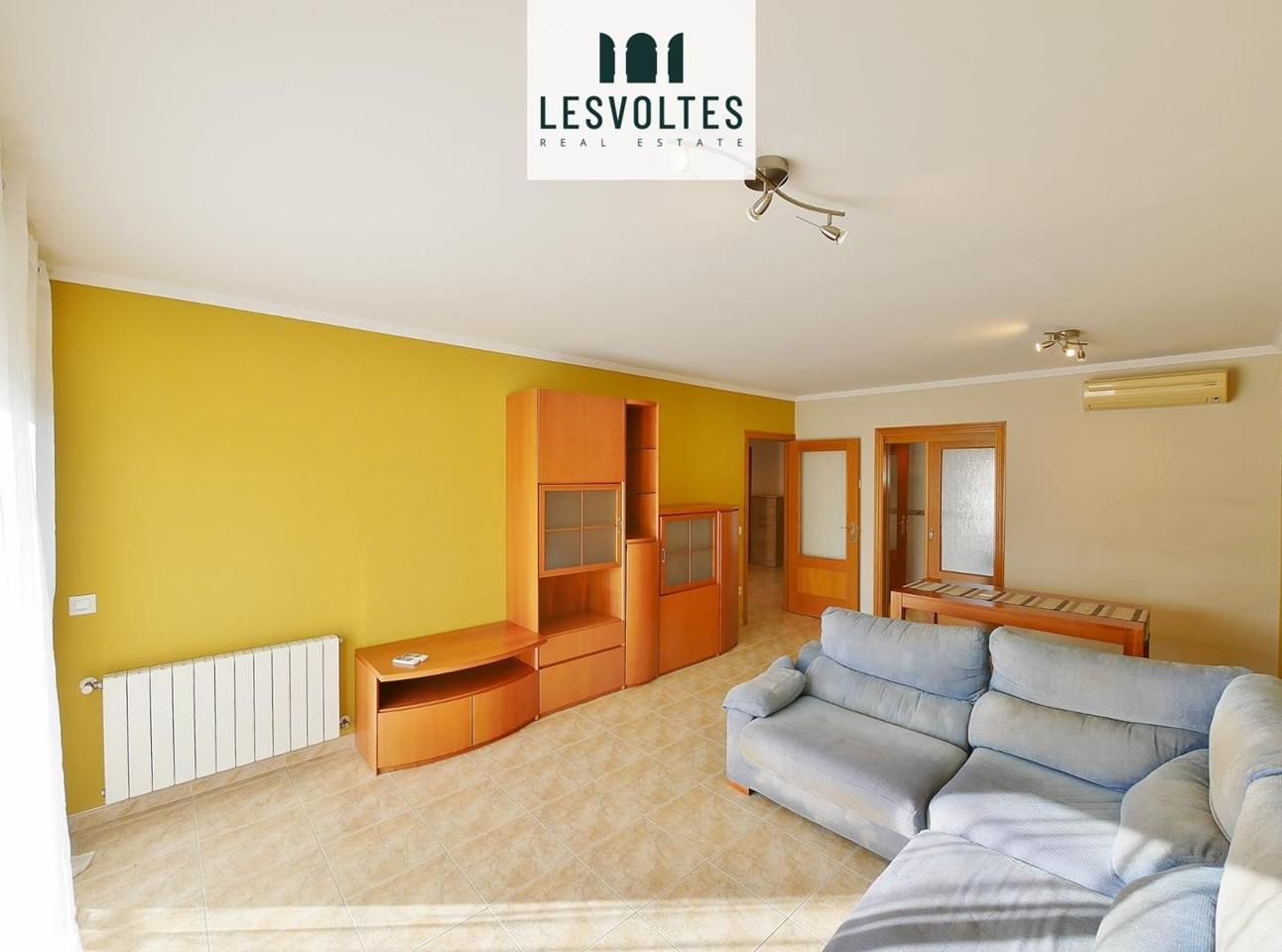 Sala de estar de Piso en venta en La Bisbal d'Empordà con Aire acondicionado, Calefacción y Terraza