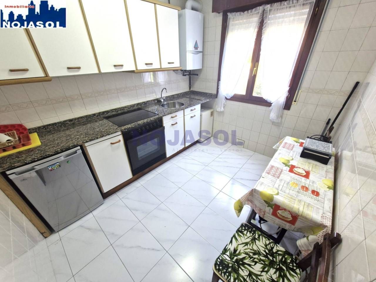 Cocina de Apartamento en venta en Noja con Calefacción, Terraza y Amueblado
