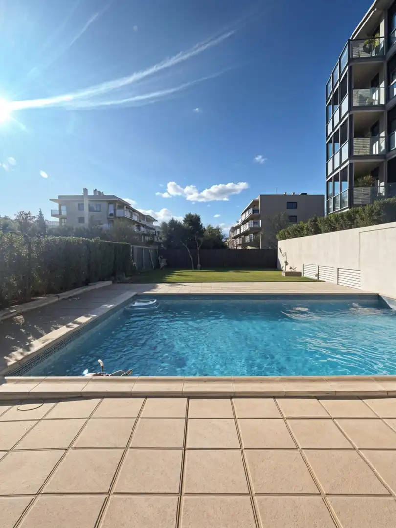 Piscina de Piso en venta en Salou con Aire acondicionado, Calefacción y Jardín privado