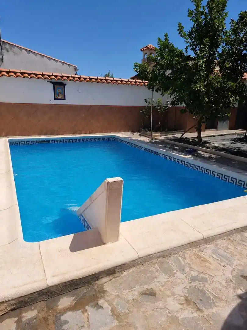 Piscina de Casa adosada en venda en Torrecampo amb Aire condicionat, Piscina i Moblat