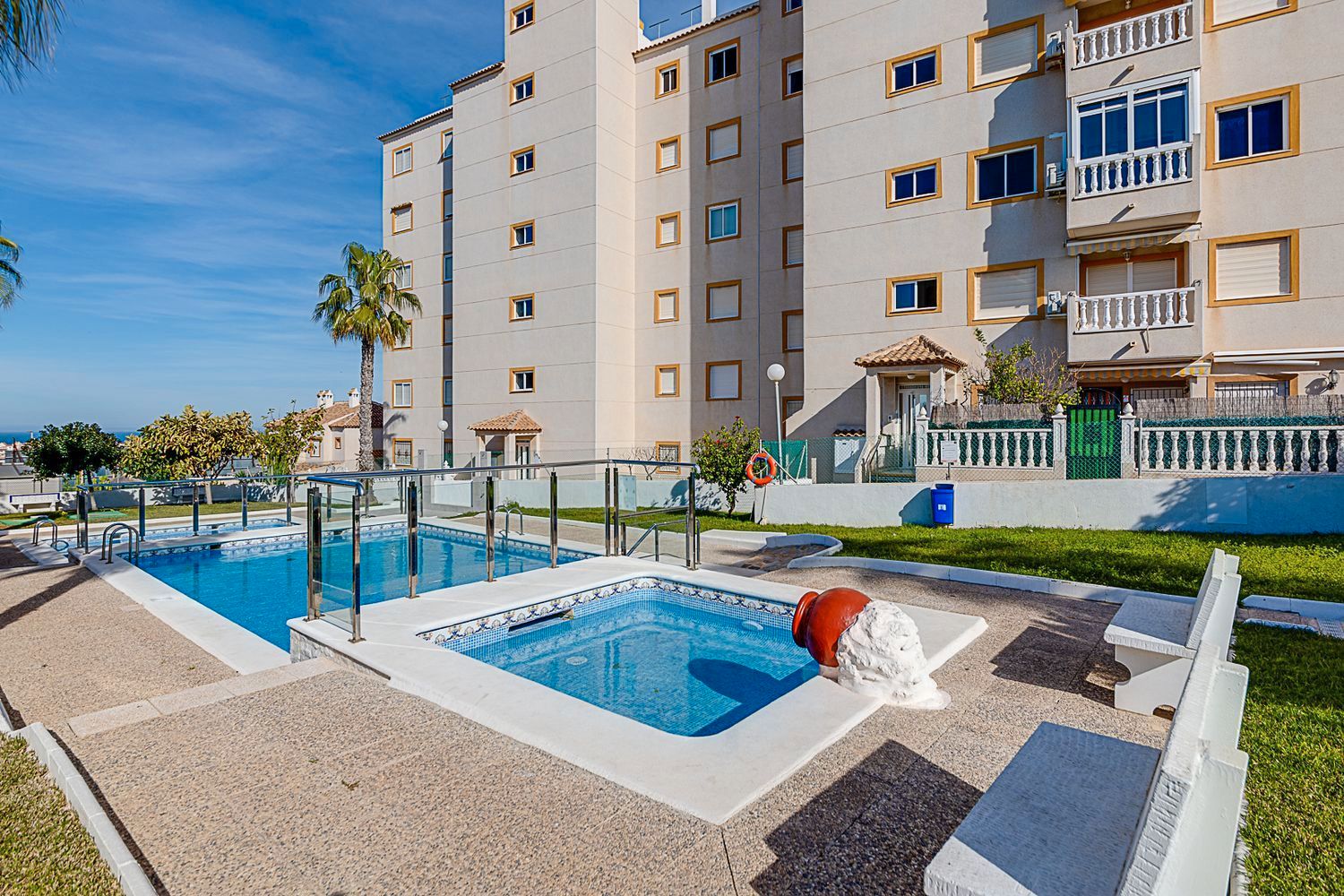 Piscina de Planta baixa en venda en Torrevieja amb Aire condicionat, Terrassa i Traster