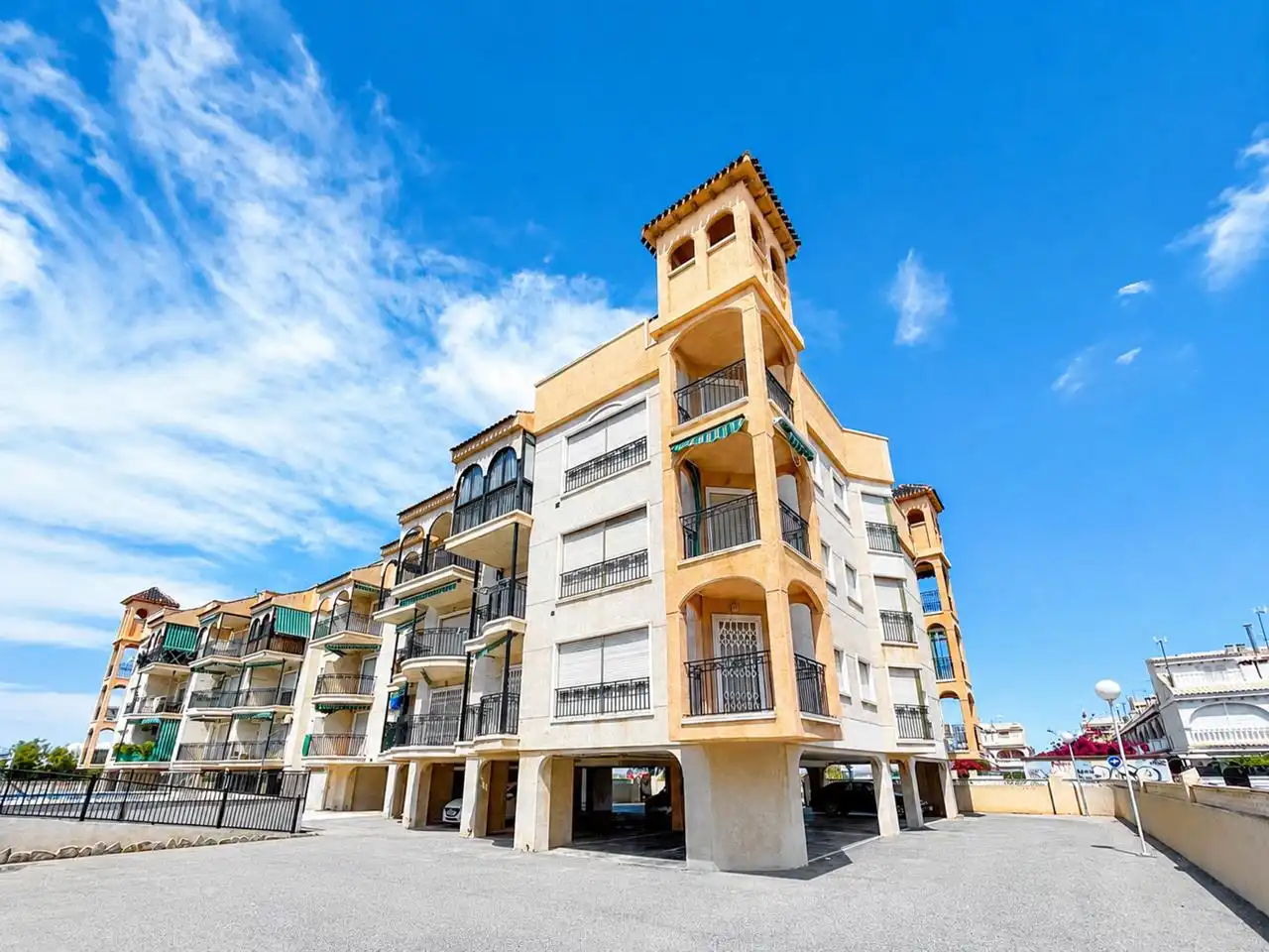 Exterior view of Flat for sale in Santa Pola  with Air Conditioner, Terrace and Swimming Pool