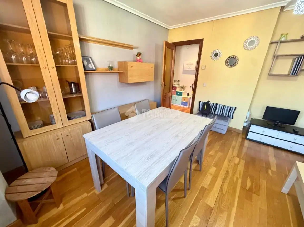 Comedor de Piso de alquiler en León Capital  con Aire acondicionado y Calefacción