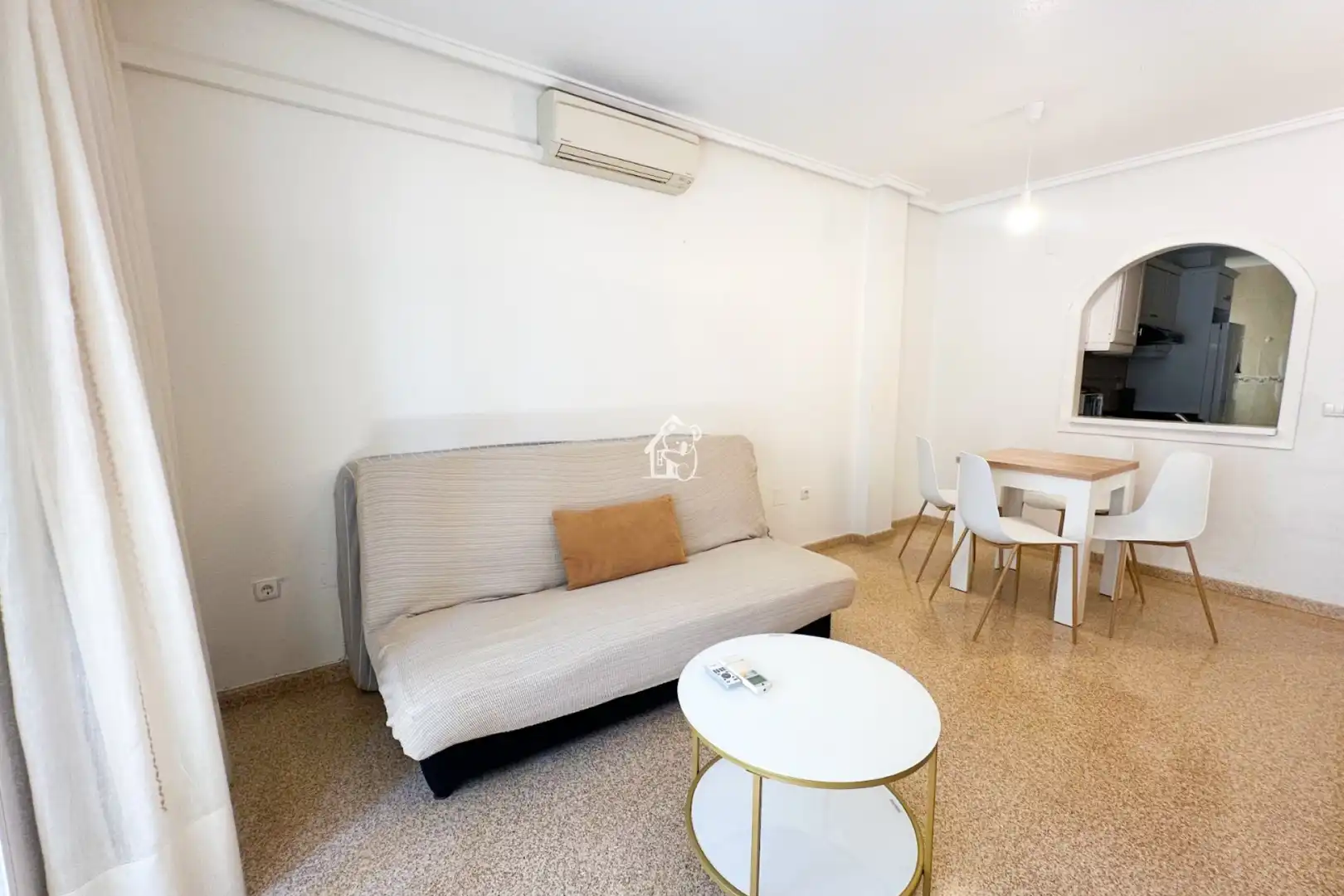 Sala de estar de Apartamento de alquiler en Guardamar del Segura con Aire acondicionado, Terraza y Amueblado