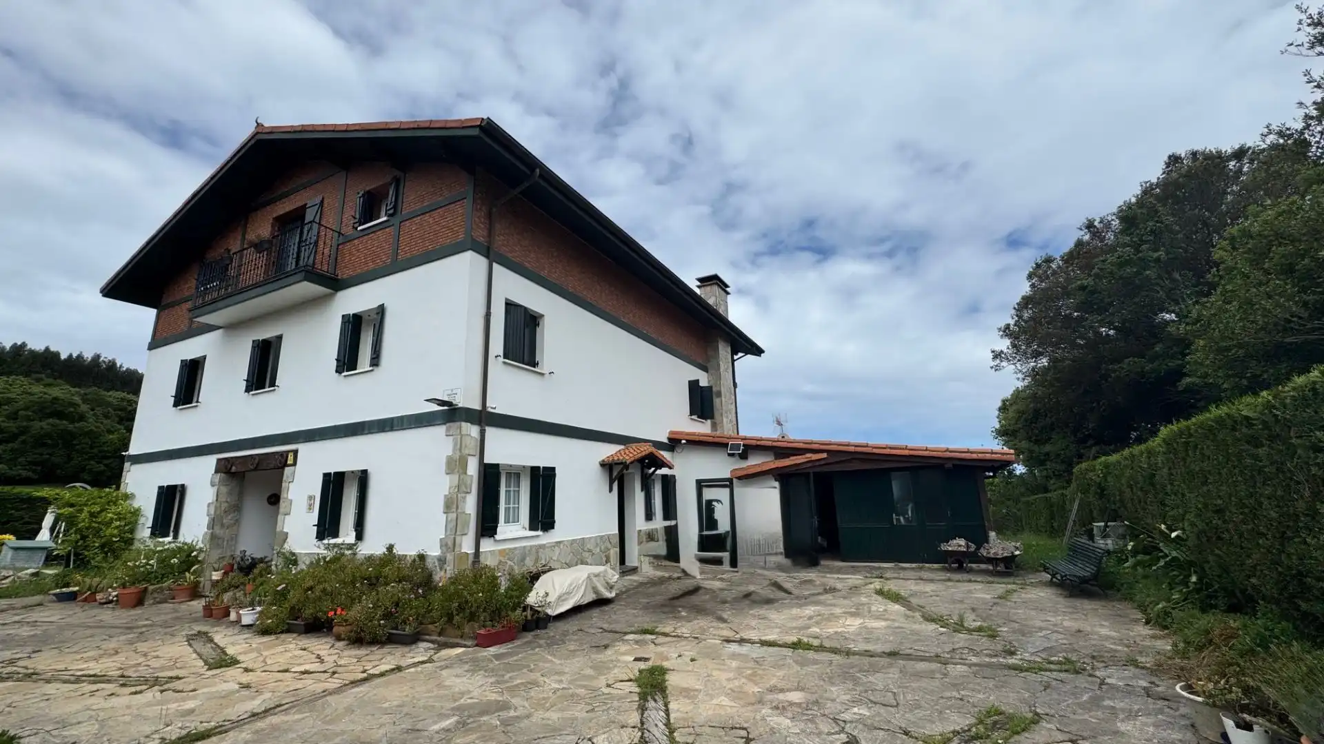 Vista exterior de Casa o xalet en venda en Mundaka amb Calefacció, Jardí privat i Terrassa