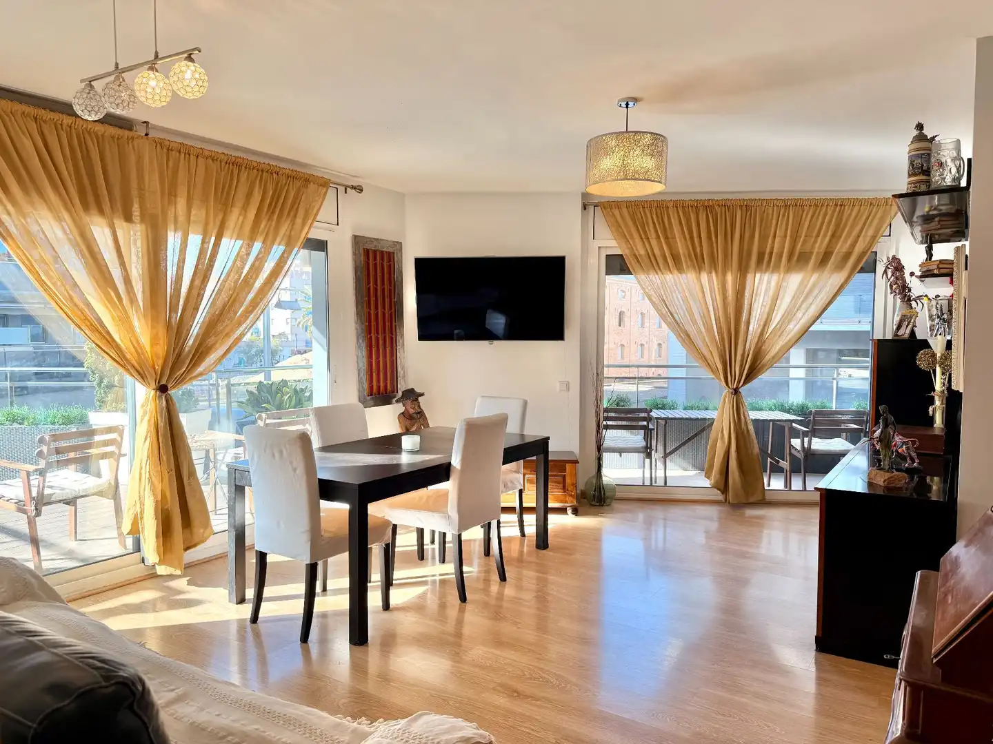 Comedor de Piso en venta en Badalona con Calefacción, Terraza y Piscina comunitaria