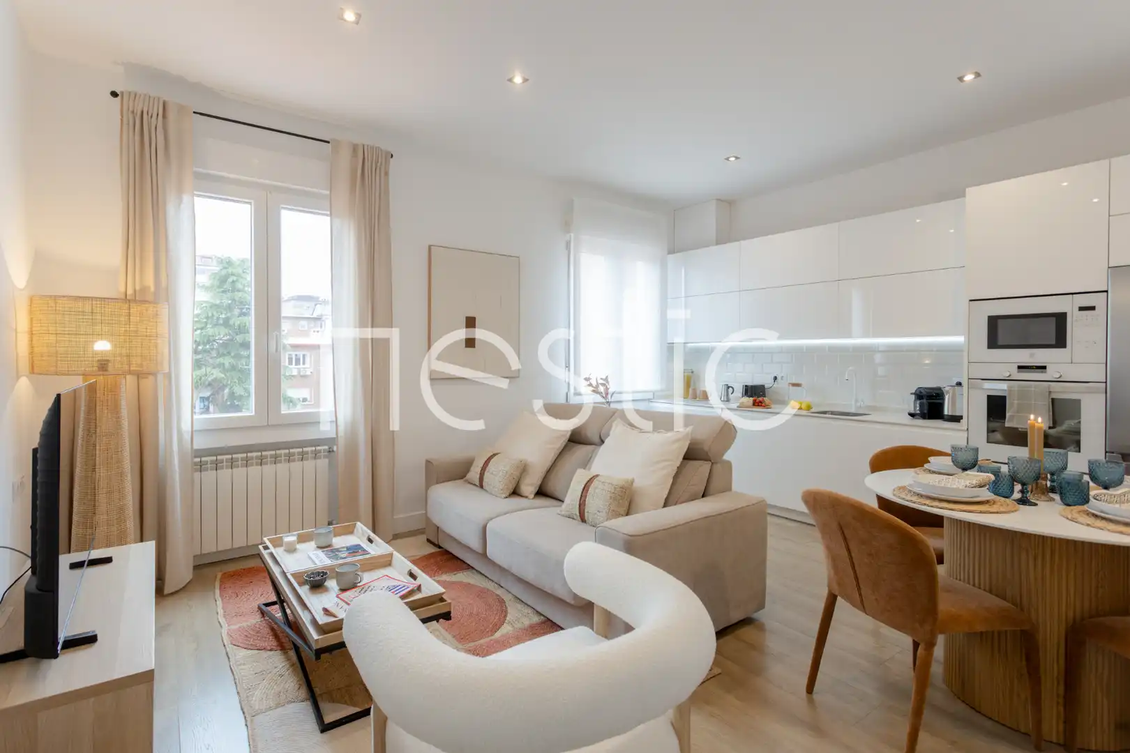 Sala d'estar de Apartament de lloguer en Madrid amb Aire condicionat, Calefacció i Moblat