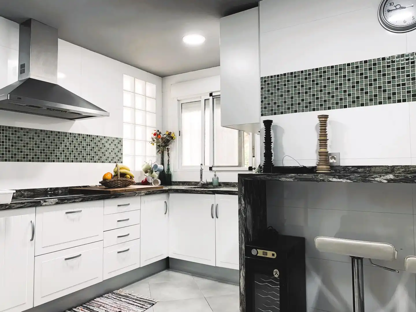 Cocina de Apartamento en venta en Marbella con Aire acondicionado, Calefacción y Jardín privado