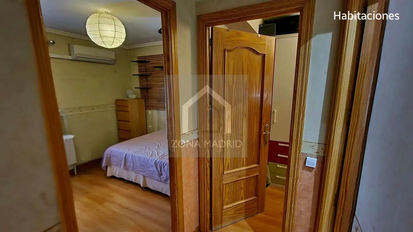 Bedroom of Flat for sale in Madrid  with Air Conditioner and Terrace