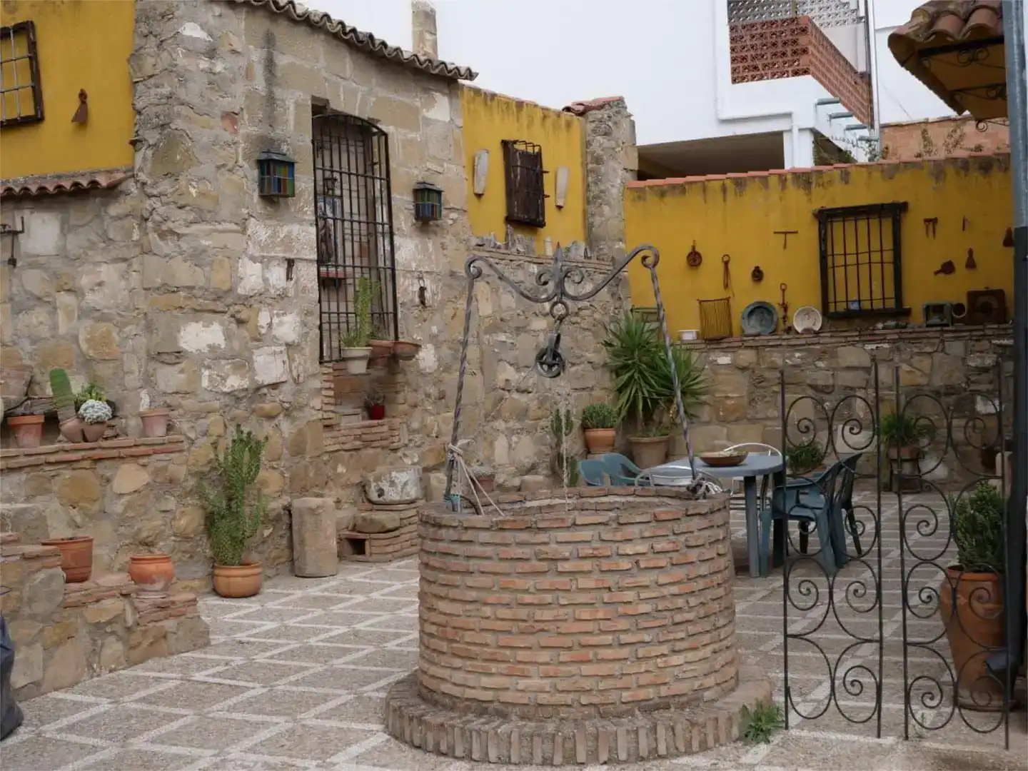 Wohnung zur Miete in Baeza mit Privatgarten, Abstellraum und Möbliert
