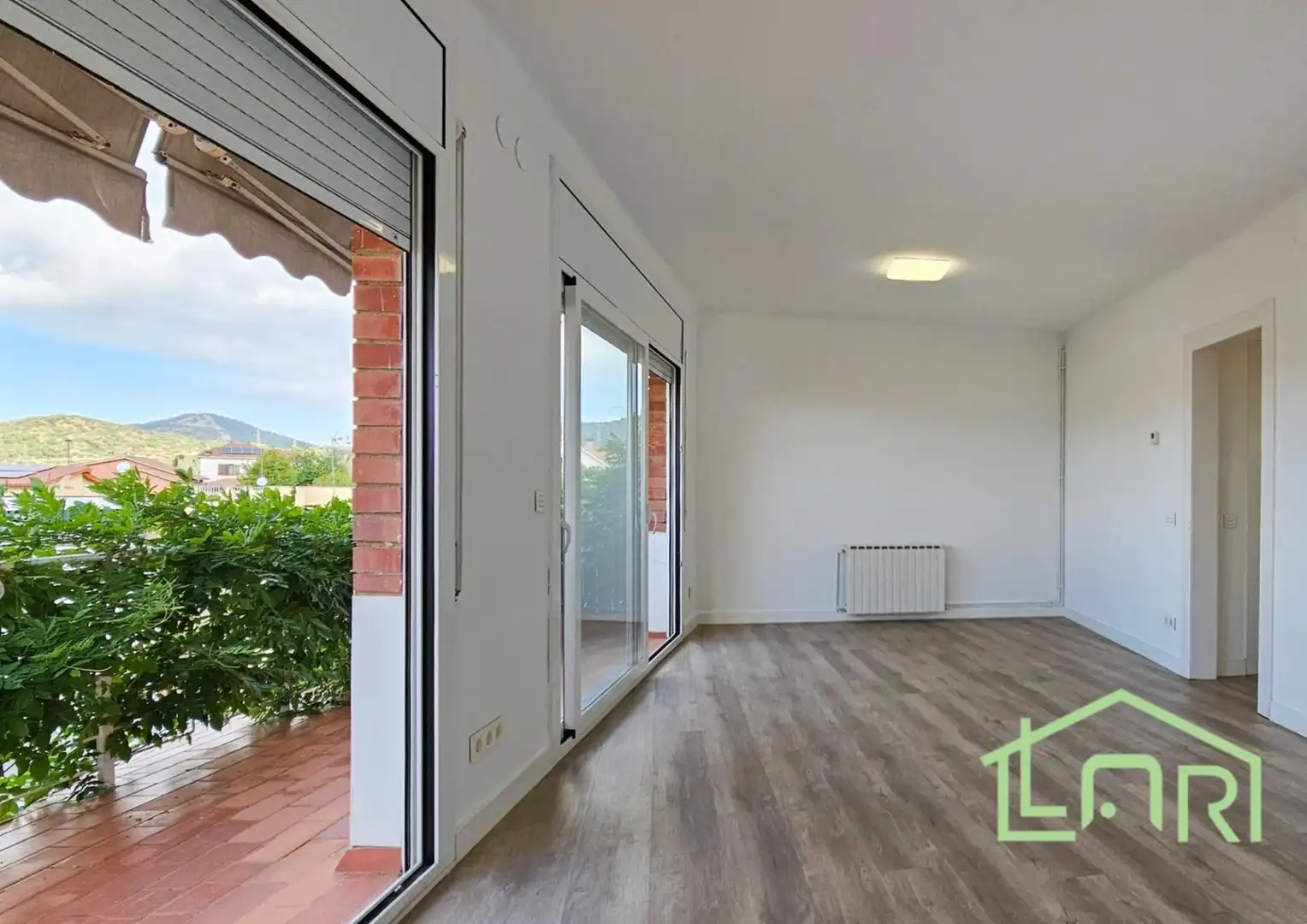 Sala d'estar de Casa o xalet en venda en Sant Just Desvern amb Calefacció, Jardí privat i Parquet