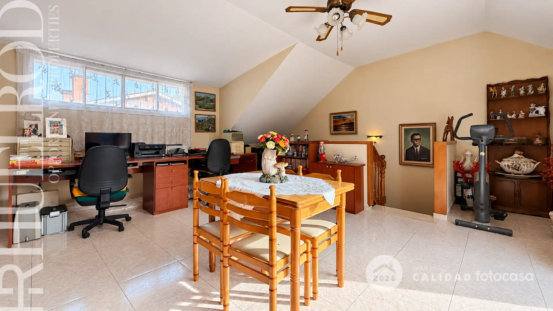 Vista exterior de Casa adosada en venta en Cerdanyola del Vallès con Aire acondicionado, Calefacción y Jardín privado