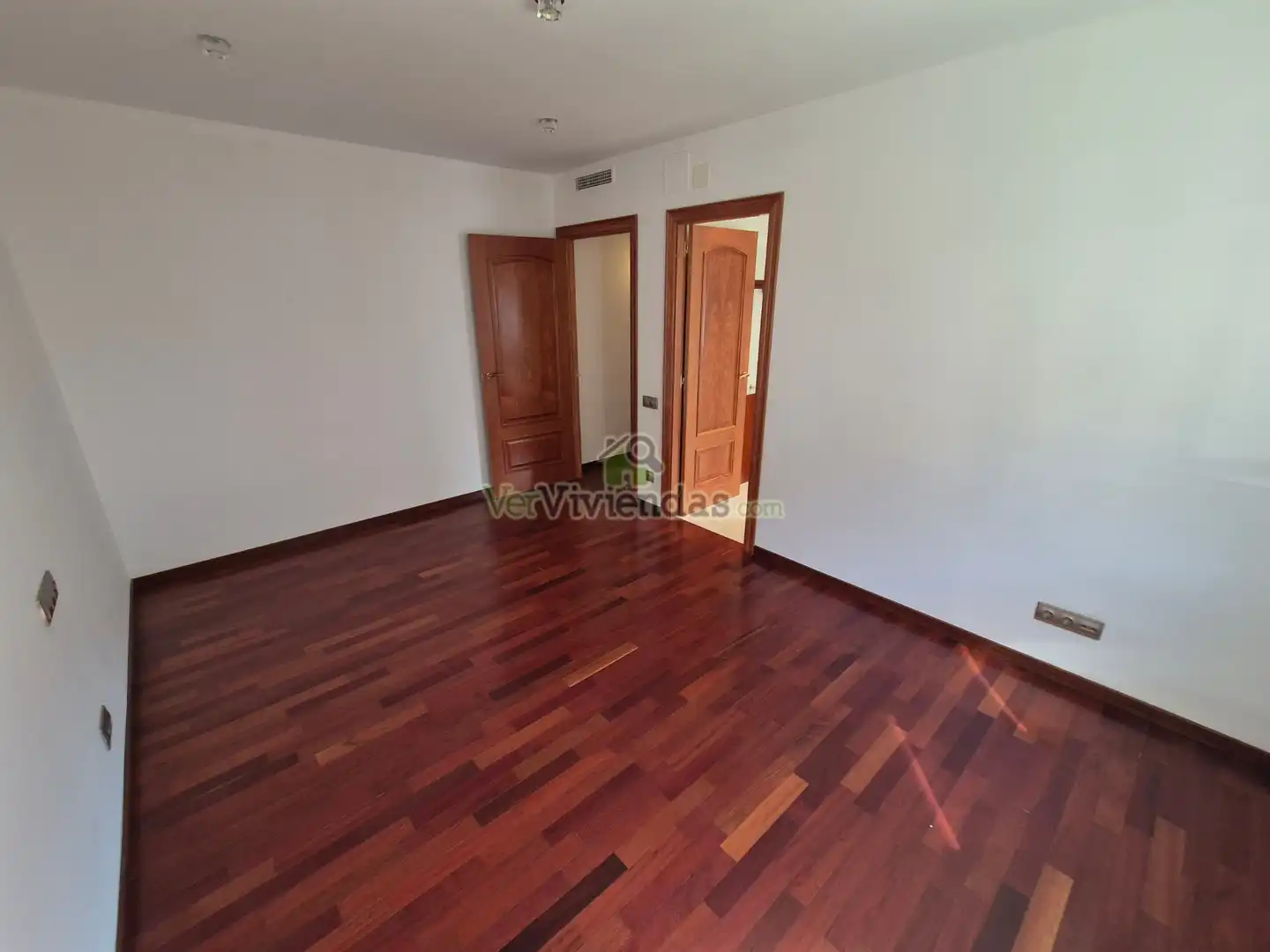 Habitación de Casa o chalet en venta en Vallirana con Aire acondicionado, Calefacción y Jardín privado