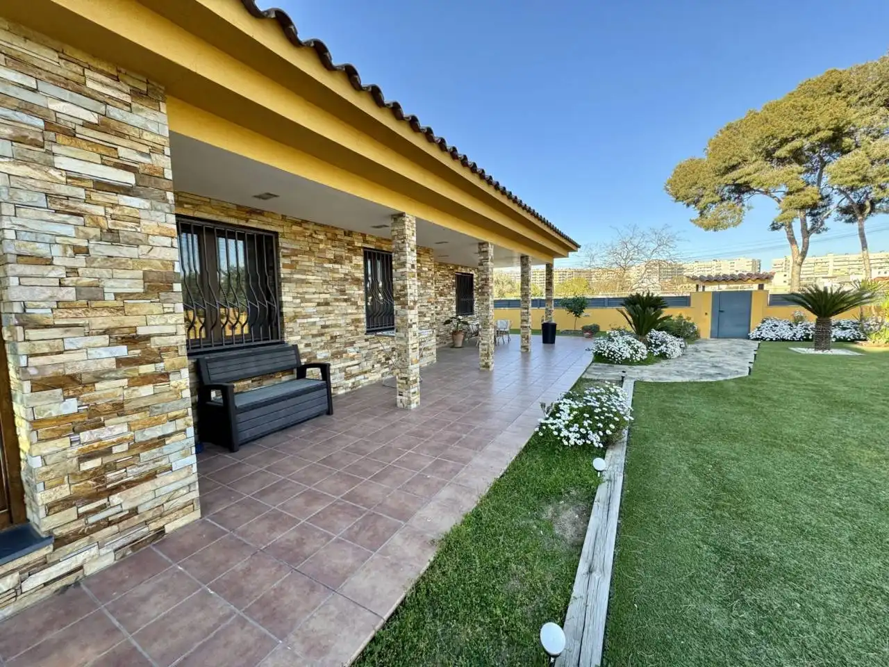 Terrassa de Casa o xalet en venda en Cerdanyola del Vallès