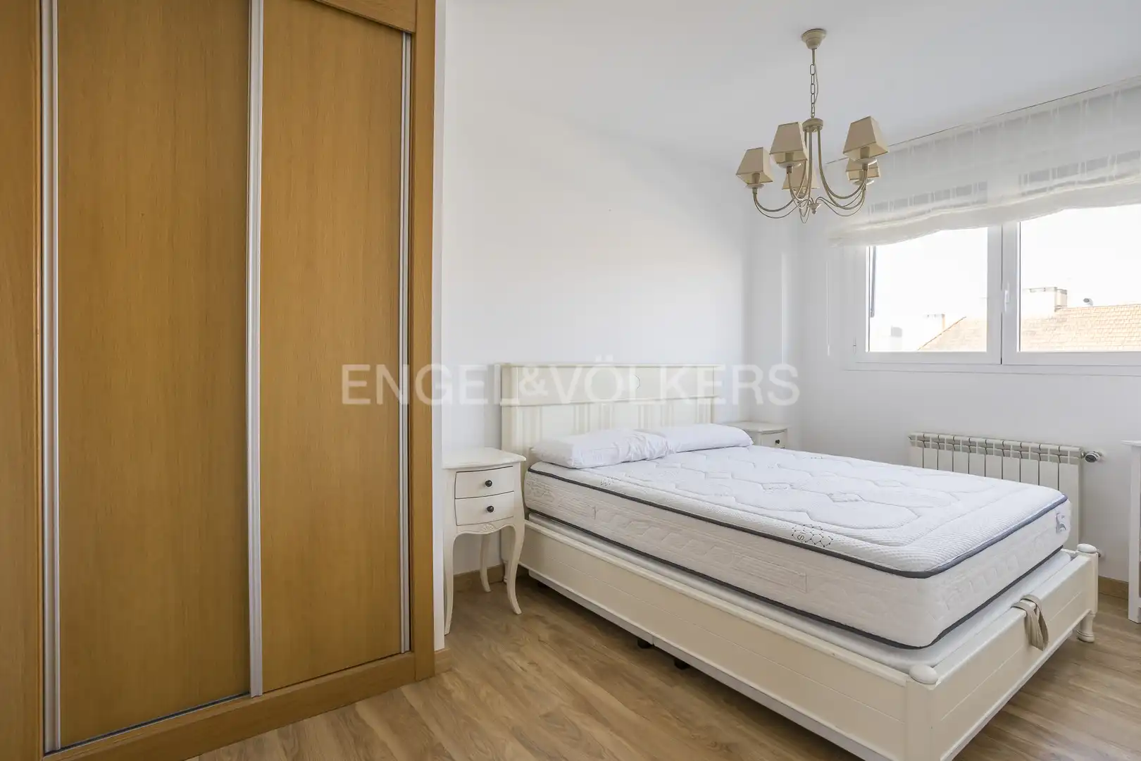 Schlafzimmer von Dachboden zur Miete in Madrid mit Klimaanlage, Heizung und Terrasse