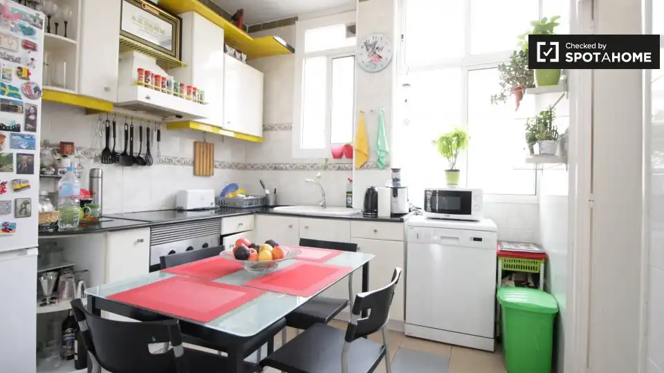Kitchen of Flat for share in Barcelona  with Air Conditioner and Terrace