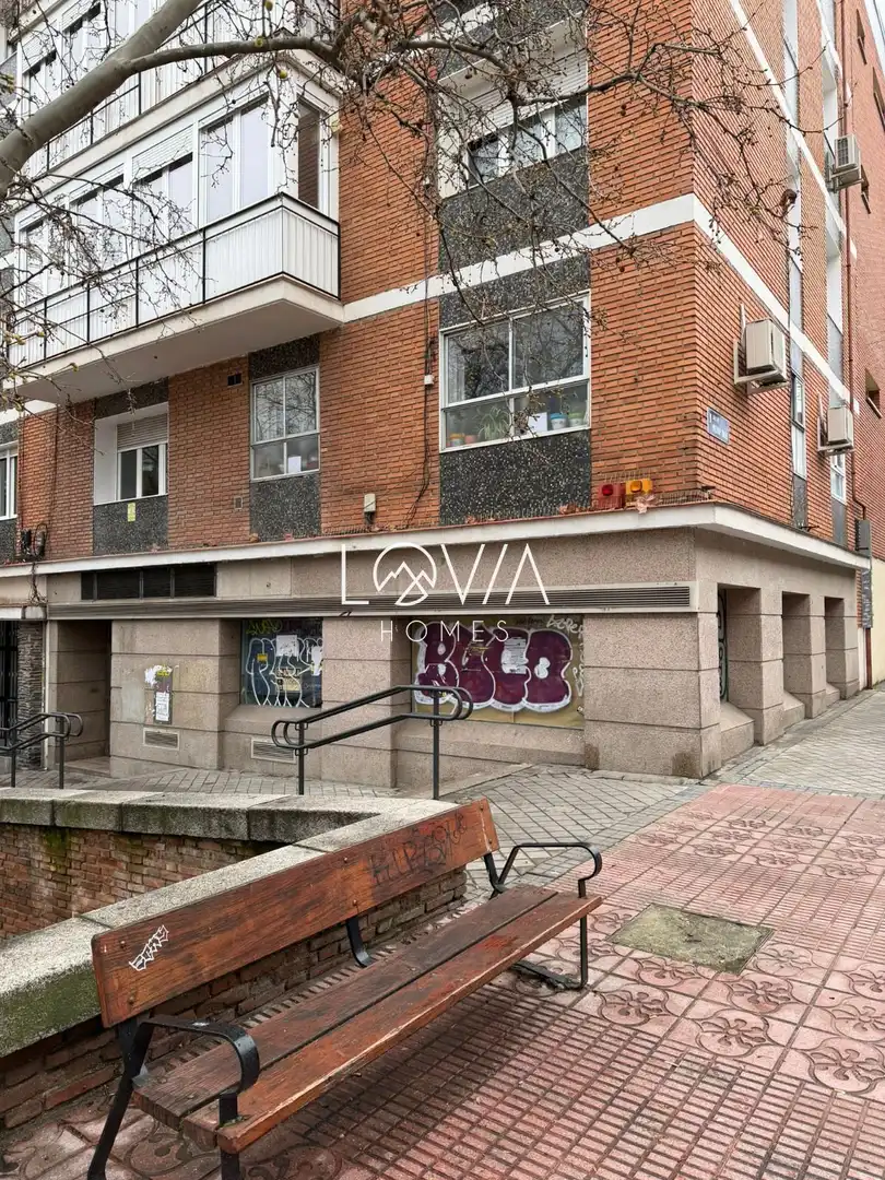 Vista exterior de Local en venda en Madrid