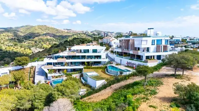 Vista exterior de Planta baixa en venda en Marbella amb Aire condicionat, Calefacció i Jardí privat