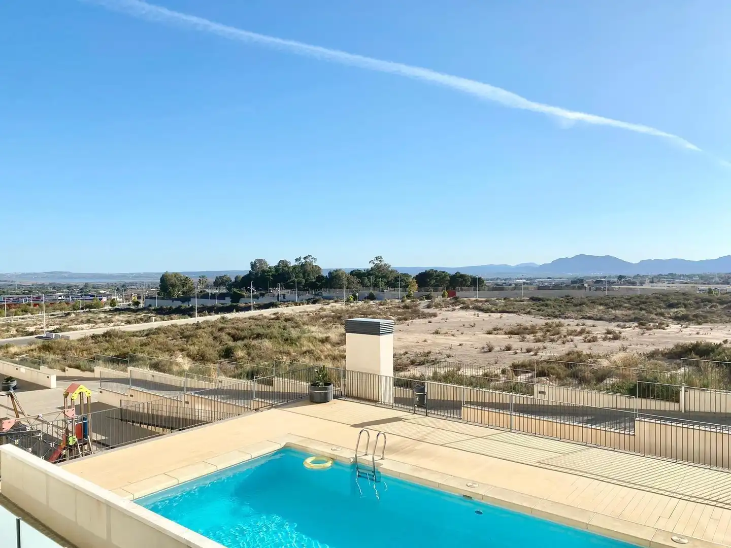 Piscina de Piso en venta en Crevillent con Aire acondicionado, Balcón y Piscina comunitaria
