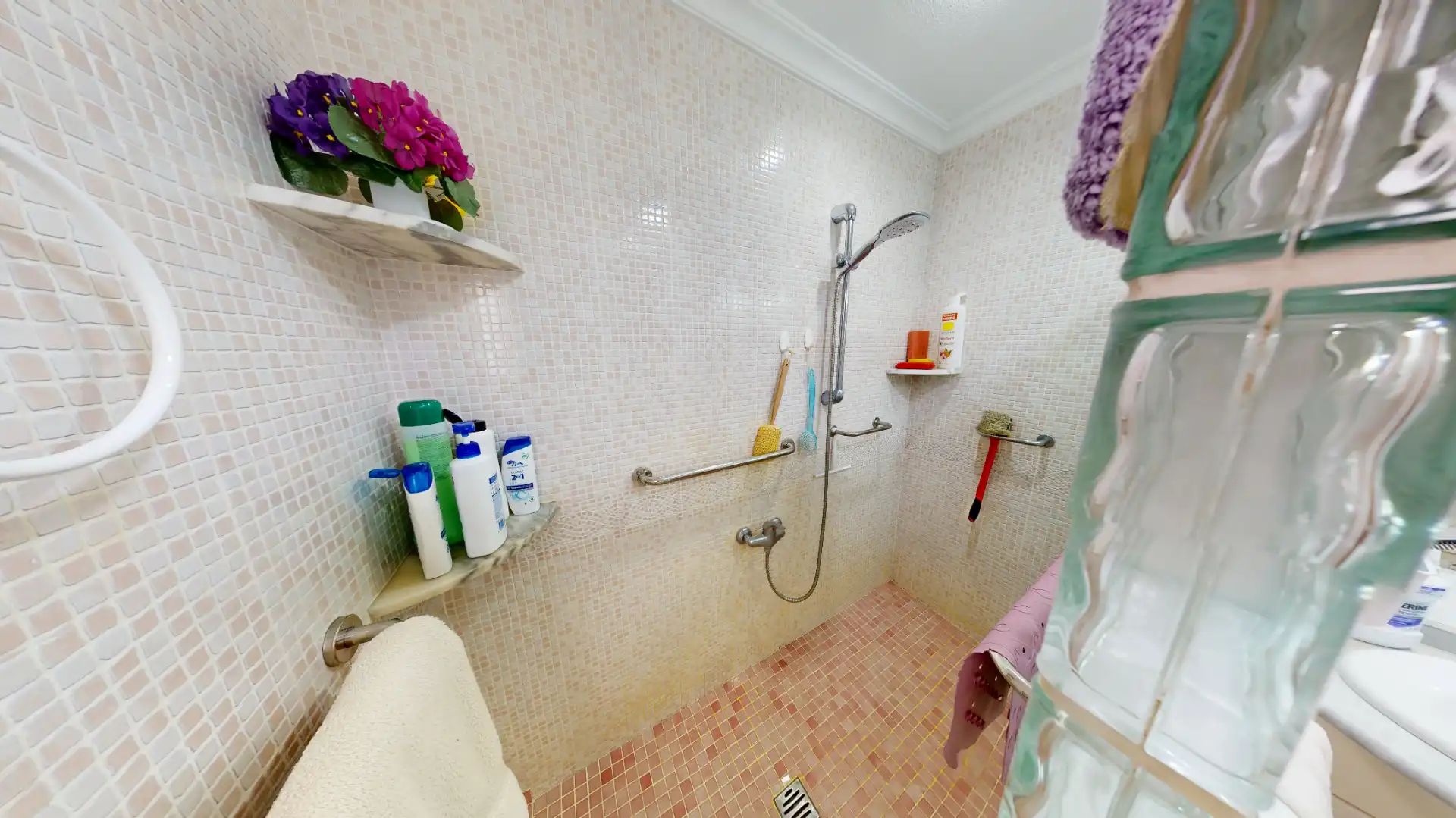Baño de Piso en venta en Elche / Elx con Aire acondicionado, Amueblado y Horno
