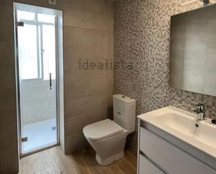 Bathroom of Flat to rent in  Almería Capital  with Air Conditioner, Heating and Terrace