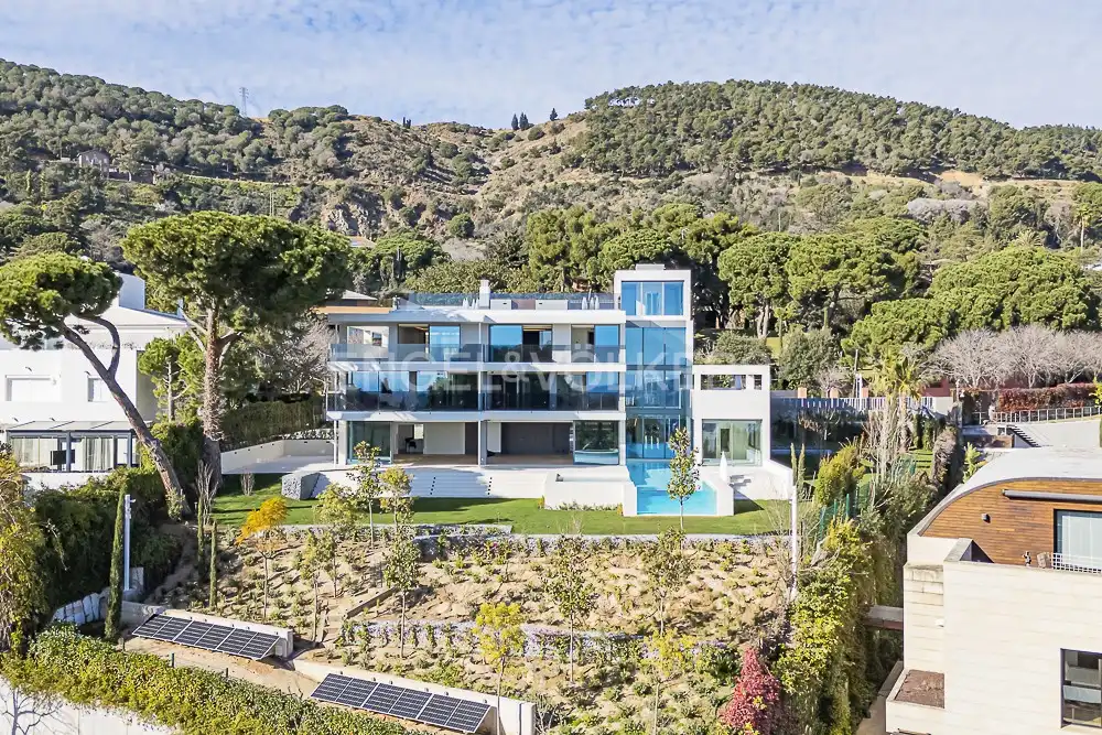 Vista exterior de Casa o chalet en venta en Barcelona con Aire acondicionado, Calefacción y Jardín privado