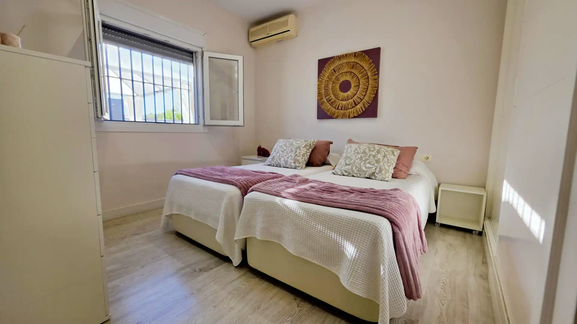 Dormitori de Casa o xalet en venda en Chiclana de la Frontera amb Aire condicionat, Jardí privat i Terrassa