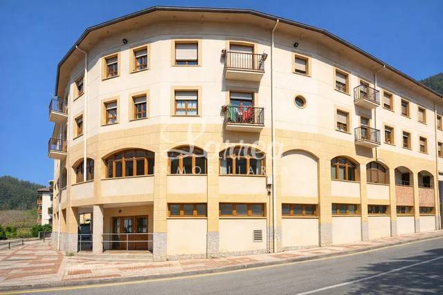 Local comercial en Venta en Gabiria
