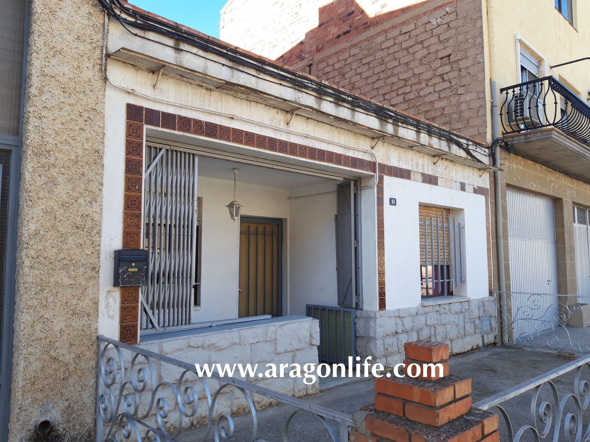 Exterior view of House or chalet for sale in Maella  with Private garden, Furnished and Oven