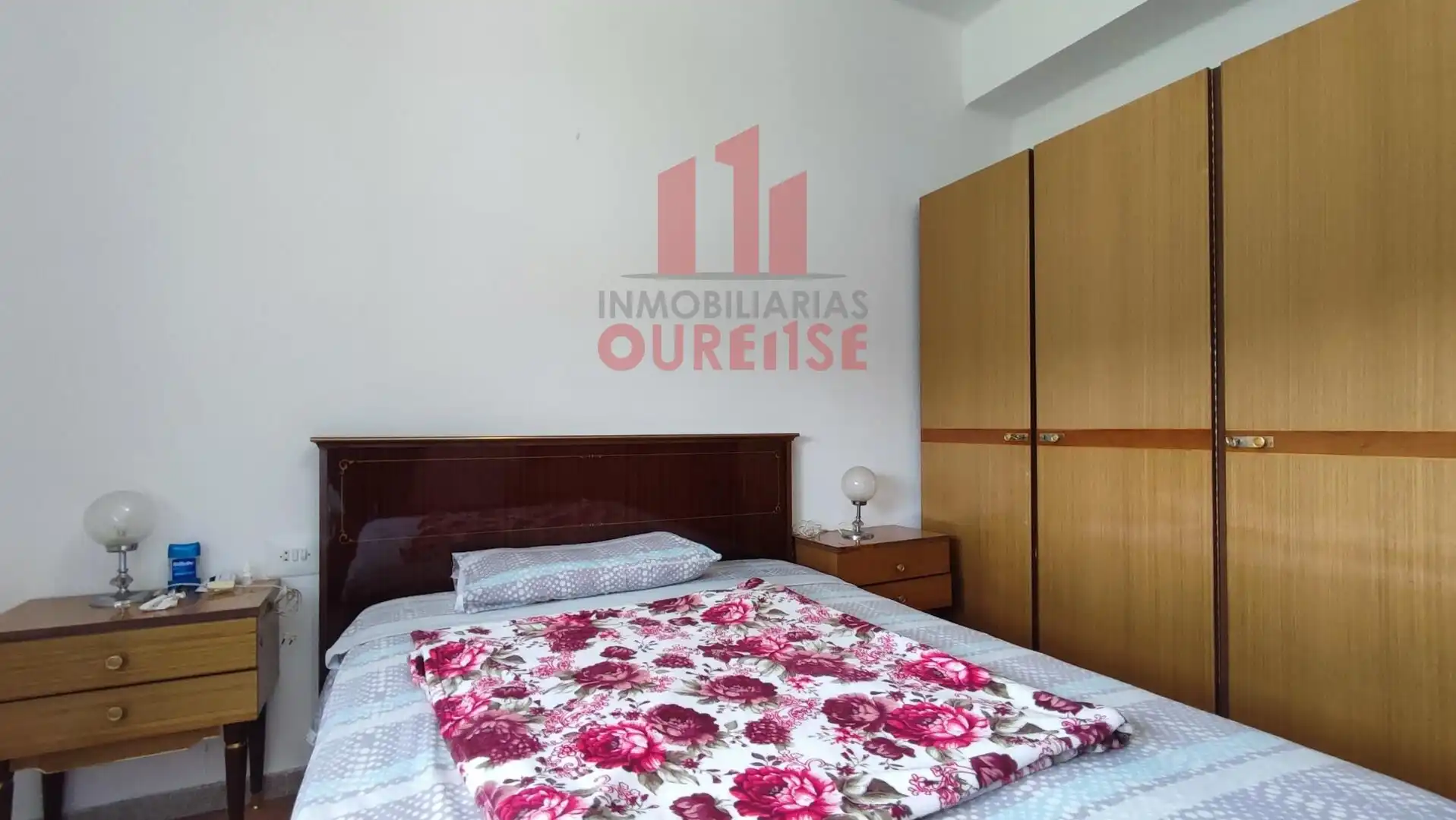 Dormitori de Casa o xalet en venda en Ourense Capital  amb Calefacció i Jardí privat