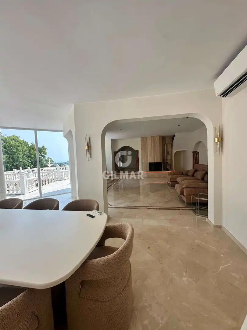 Sala d'estar de Casa o xalet en venda en Estepona amb Jardí privat i Piscina