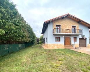 Vista exterior de Casa o xalet en venda en Vitoria - Gasteiz amb Terrassa